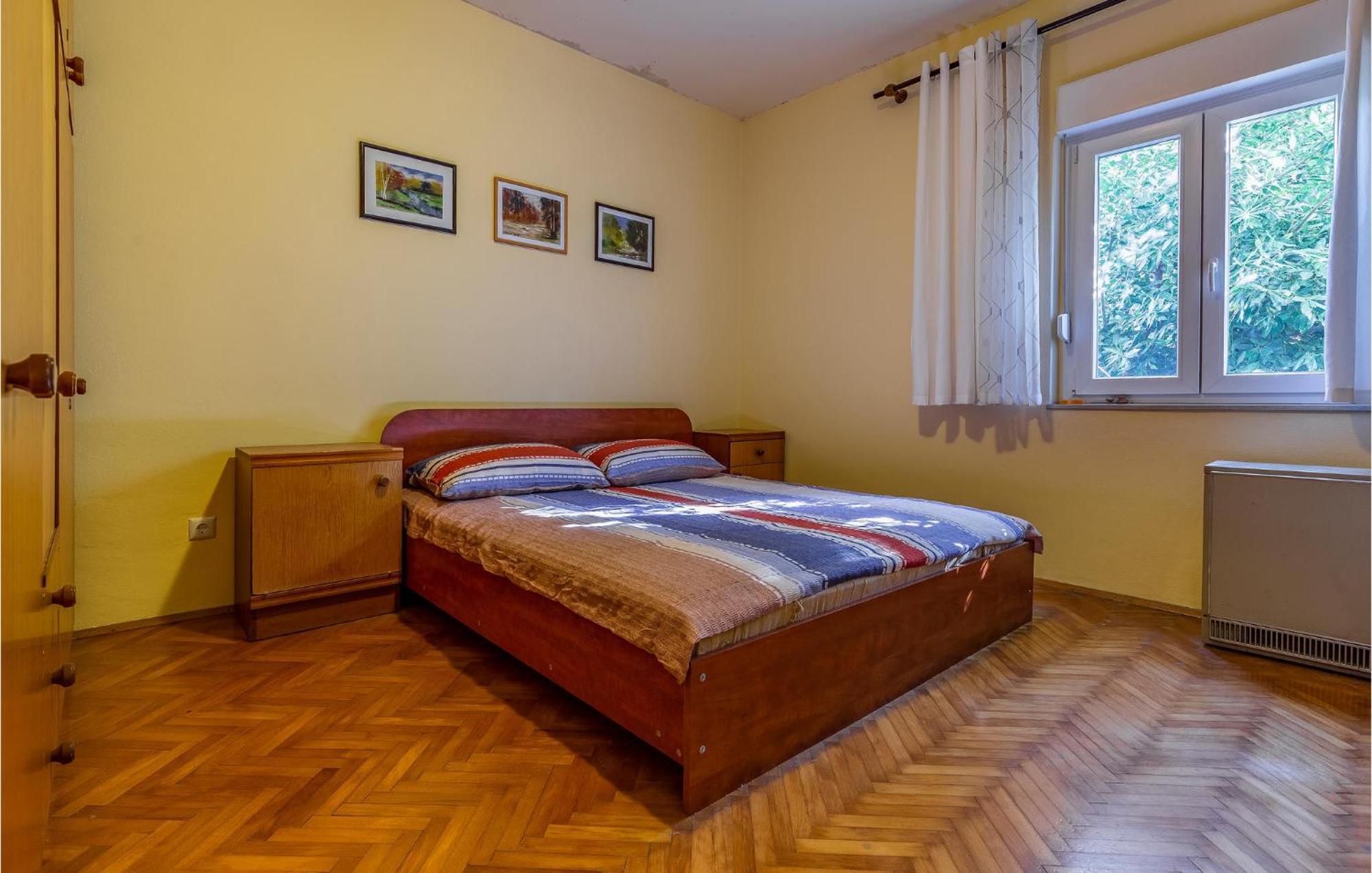 2 Bedroom Gorgeous In Apartman Pula