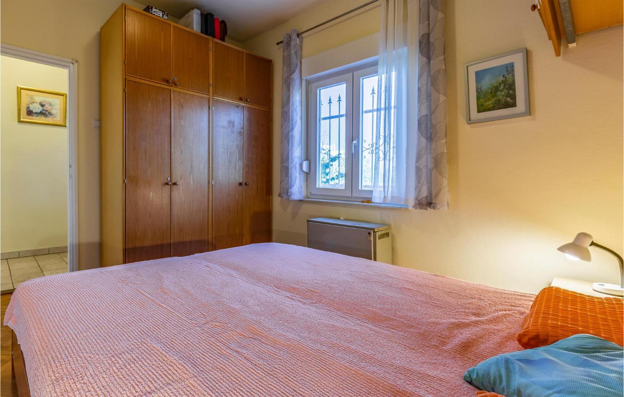 2 Bedroom Gorgeous In Pula