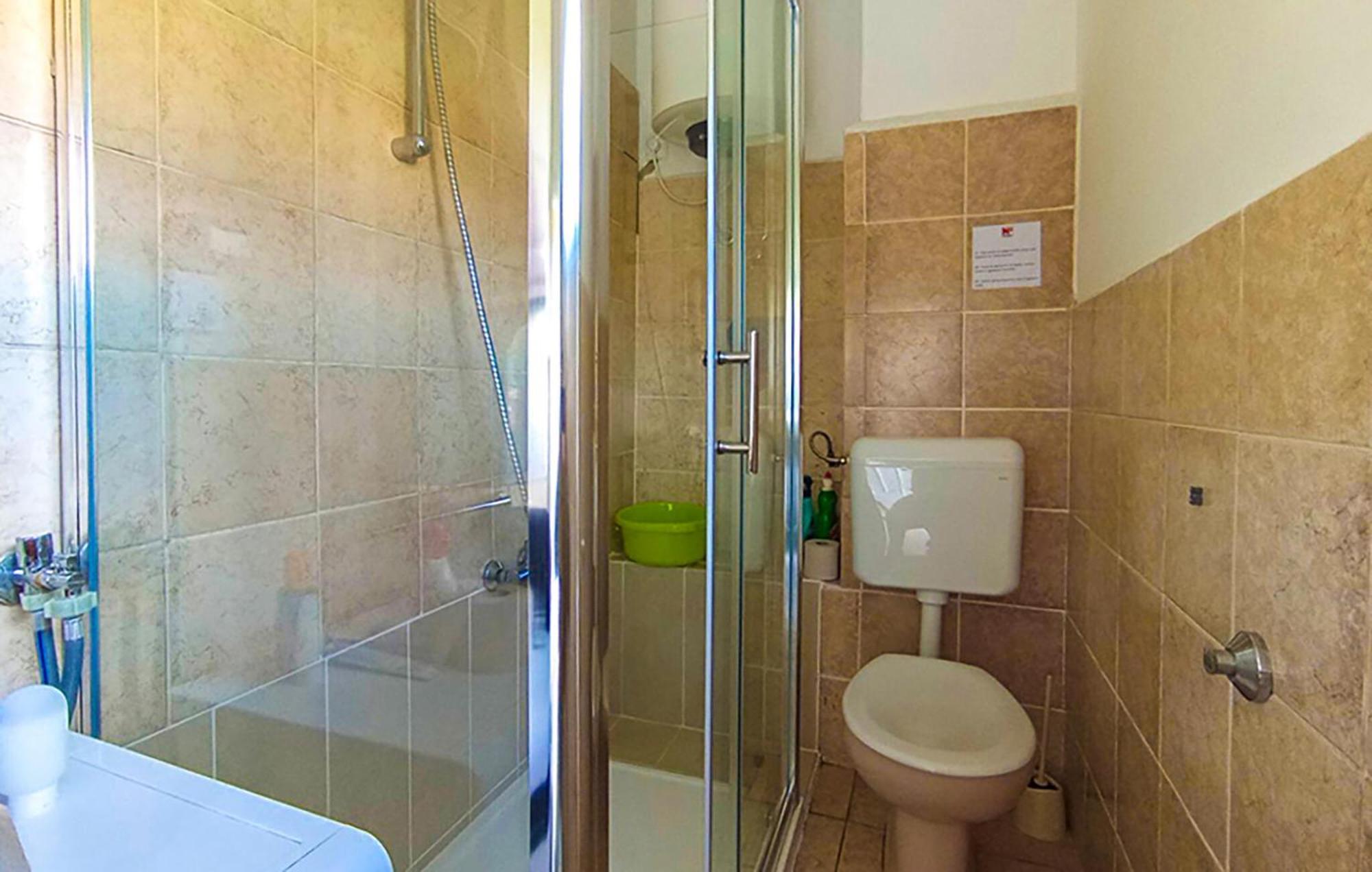 2 Bedroom Gorgeous In *